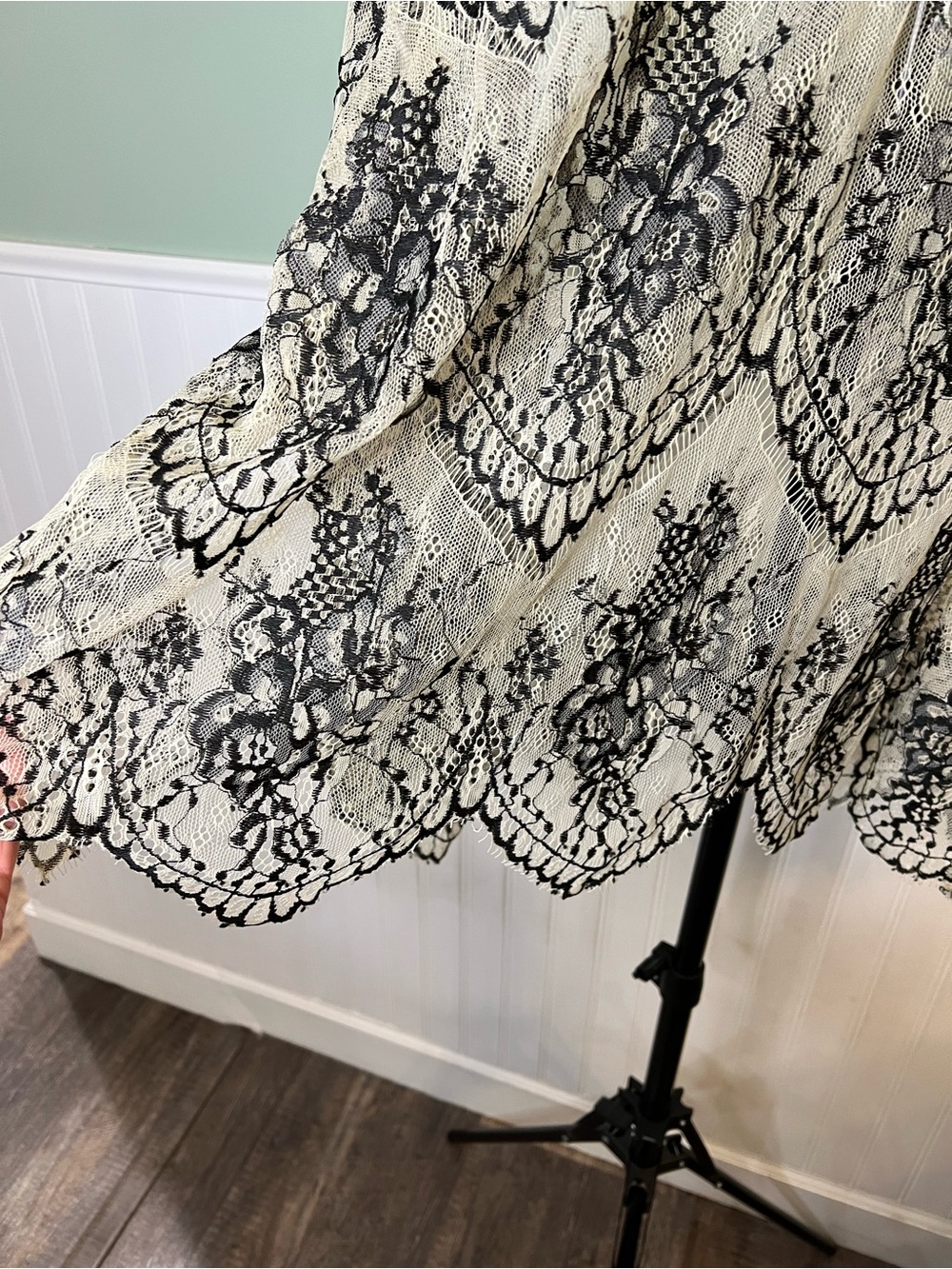 Altar’d State A Beautiful Soul Black & Cream Lace Blouse w/Ribbon Sleeve.Size 1X - Picture 3 of 9